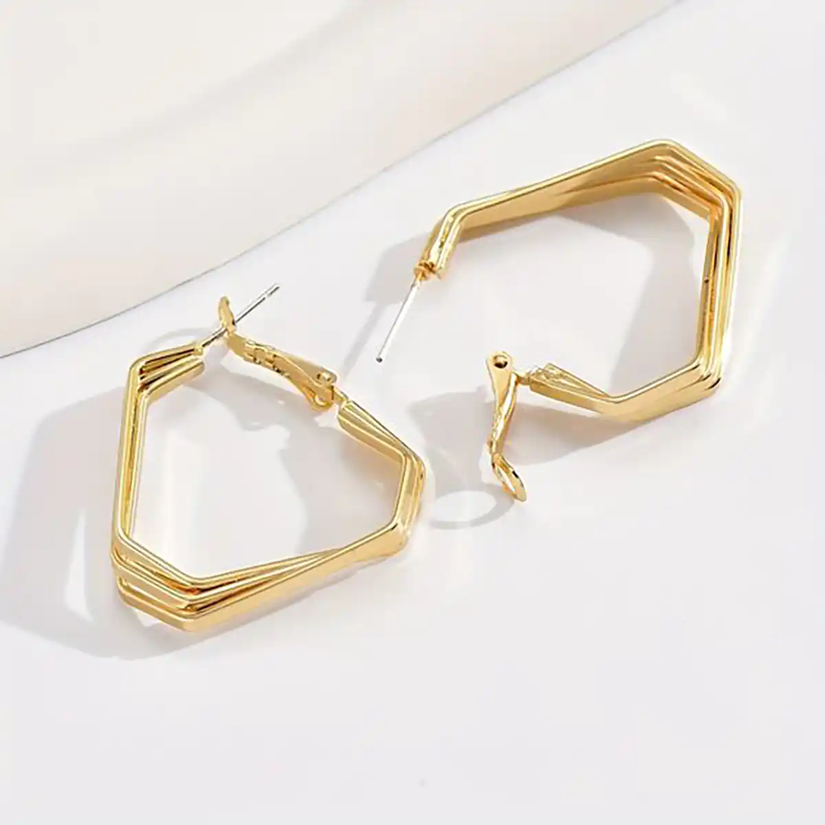 گوشواره حلقه ای هندسی ساده