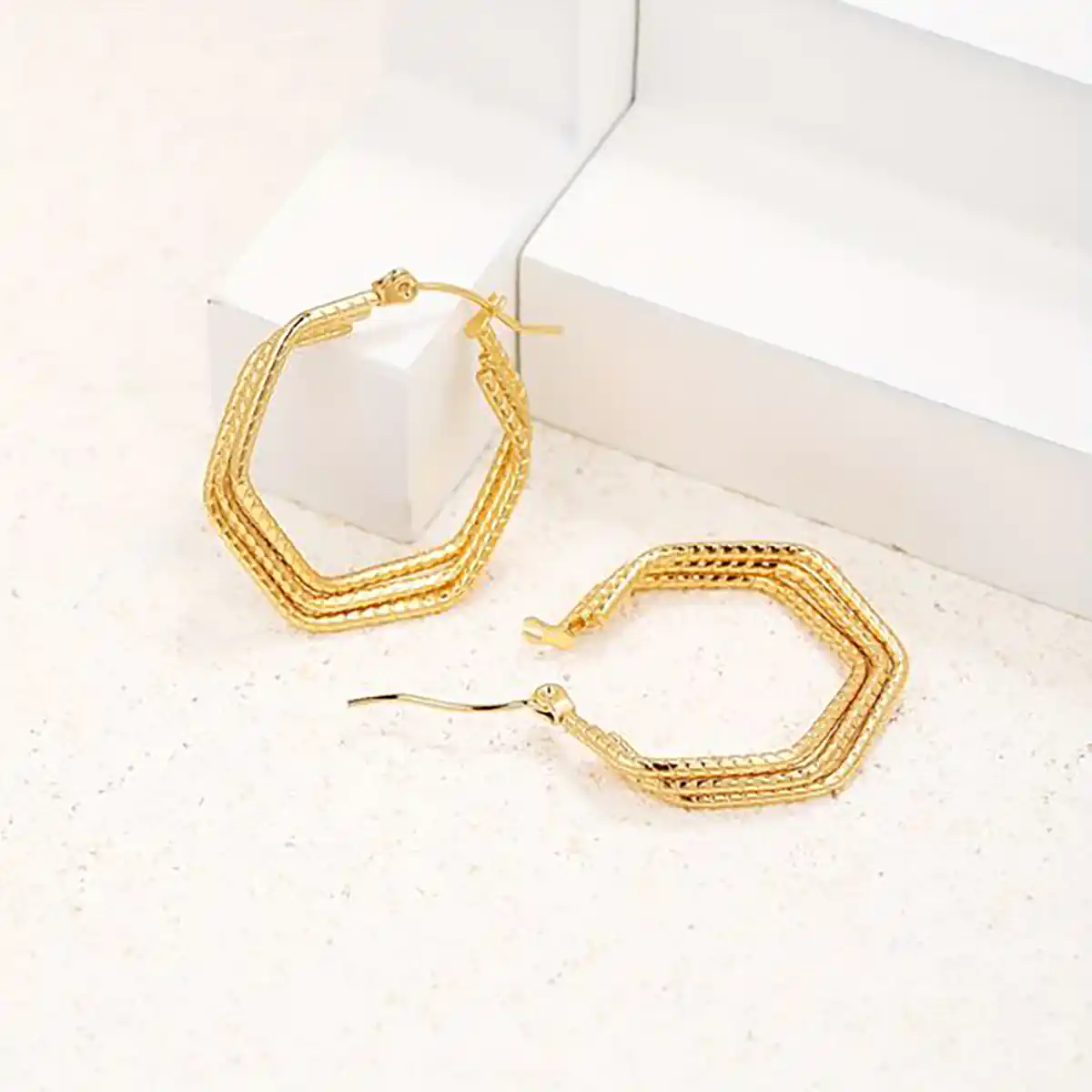 گوشواره حلقه ای هندسی ساده