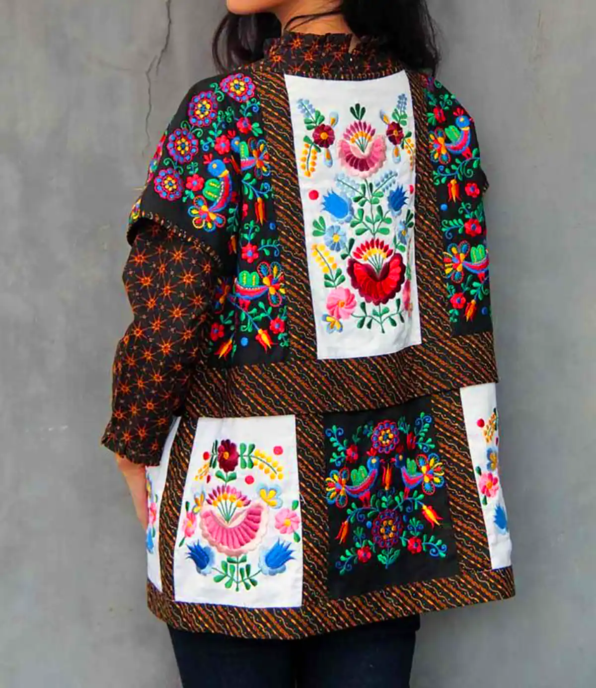 مانتو سنتی با طراحی خاص