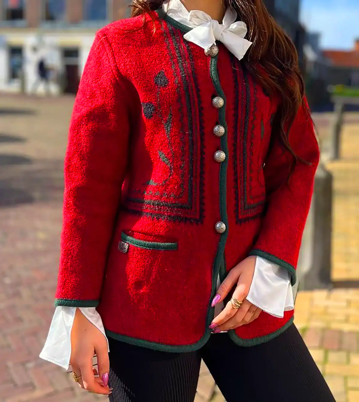 کت قرمز خامه دوزی (جدیدترین مدل های ترند امسال ۱۴۰۴ - ۲۰۲۵) کت قرمز خامه دوزی