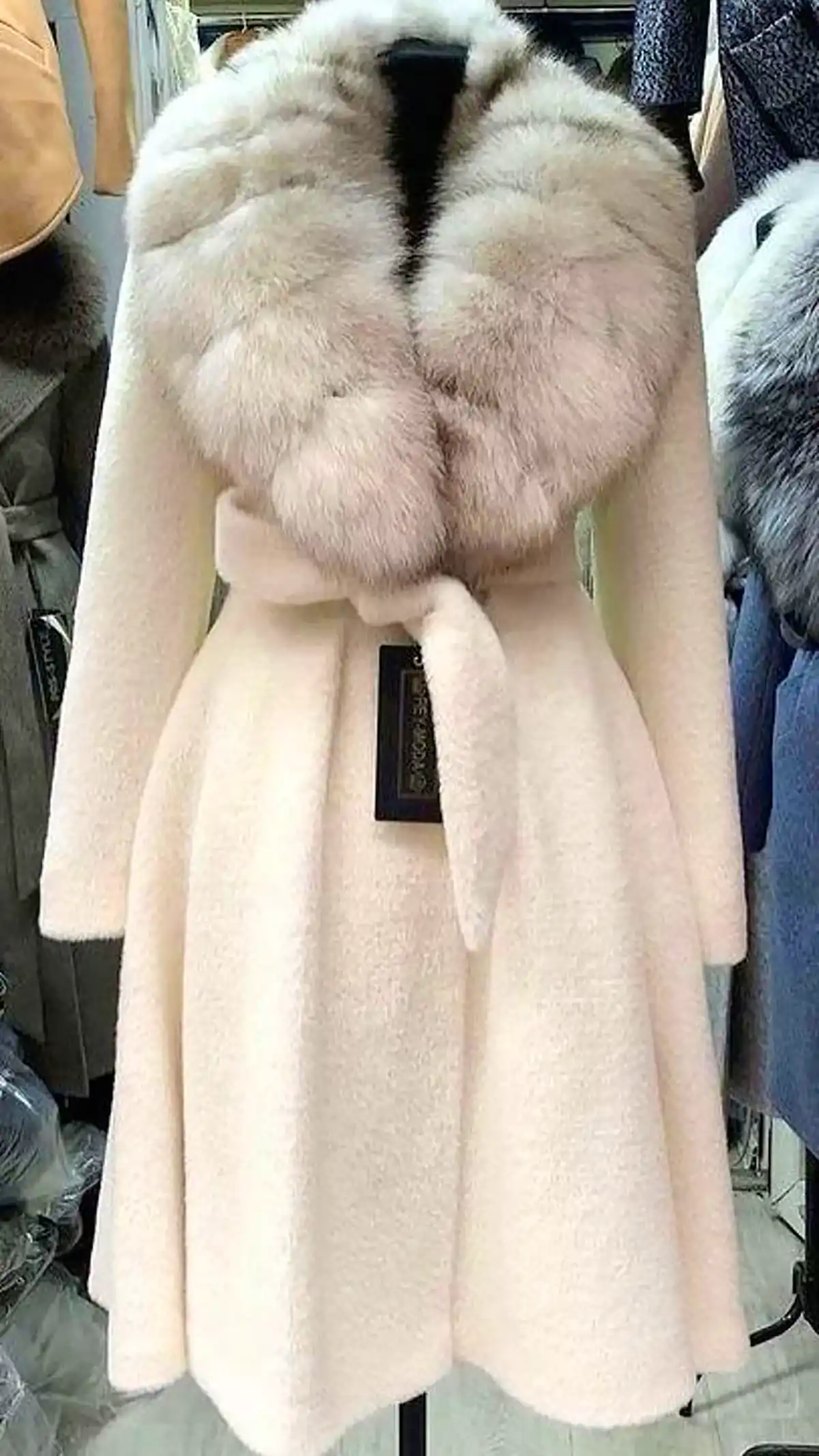 پالتو روسی خزدار زنانه (جدیدترین مدل های ترند امسال ۱۴۰۴ - ۲۰۲۵) پالتو روسی خزدار زنانه