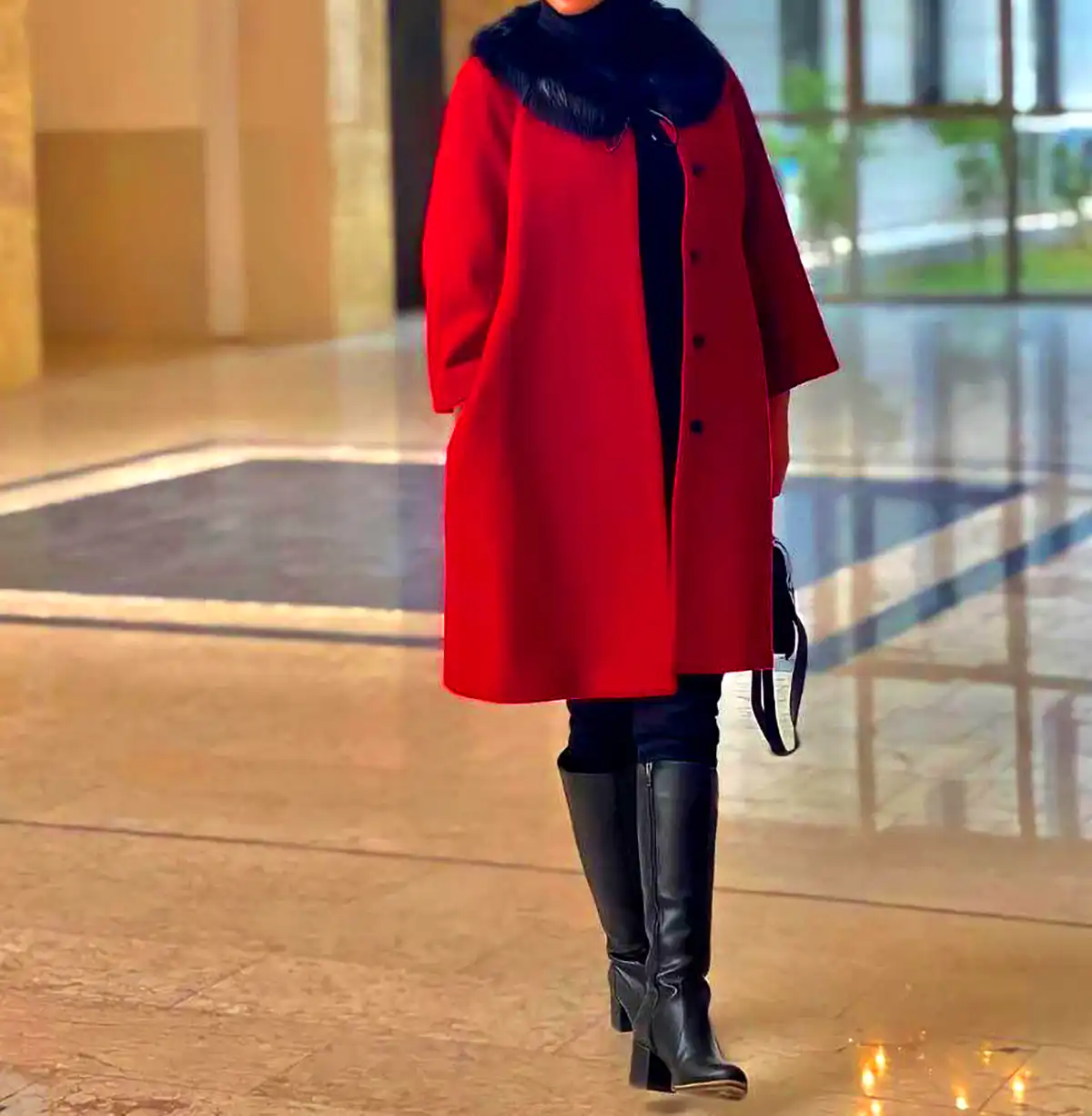 پالتو زنانه قرمز لاکچری (جدیدترین مدل های ترند امسال ۱۴۰۴ - ۲۰۲۵) پالتو زنانه قرمز لاکچری