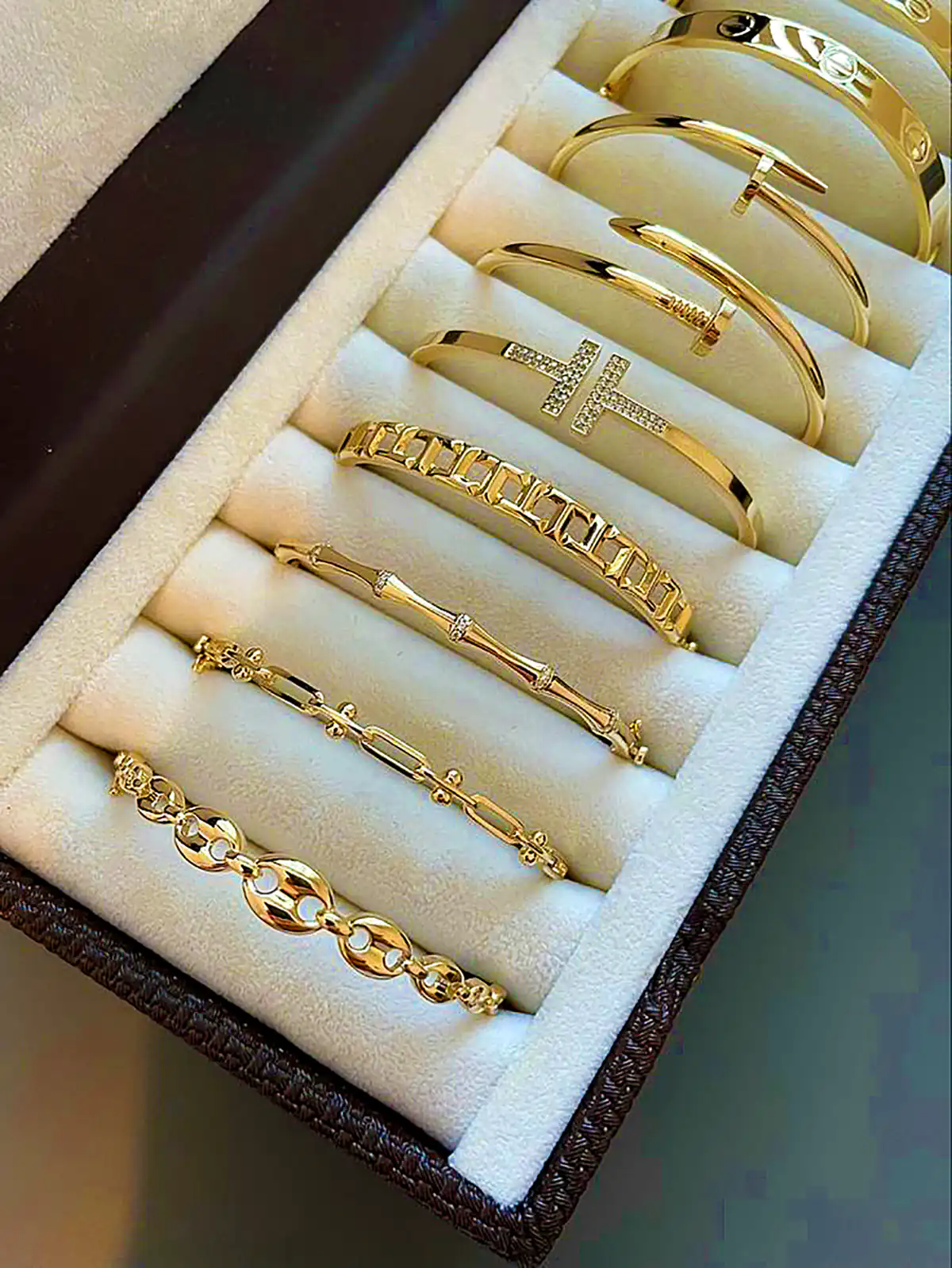 النگو نگین دار دخترونه جذاب