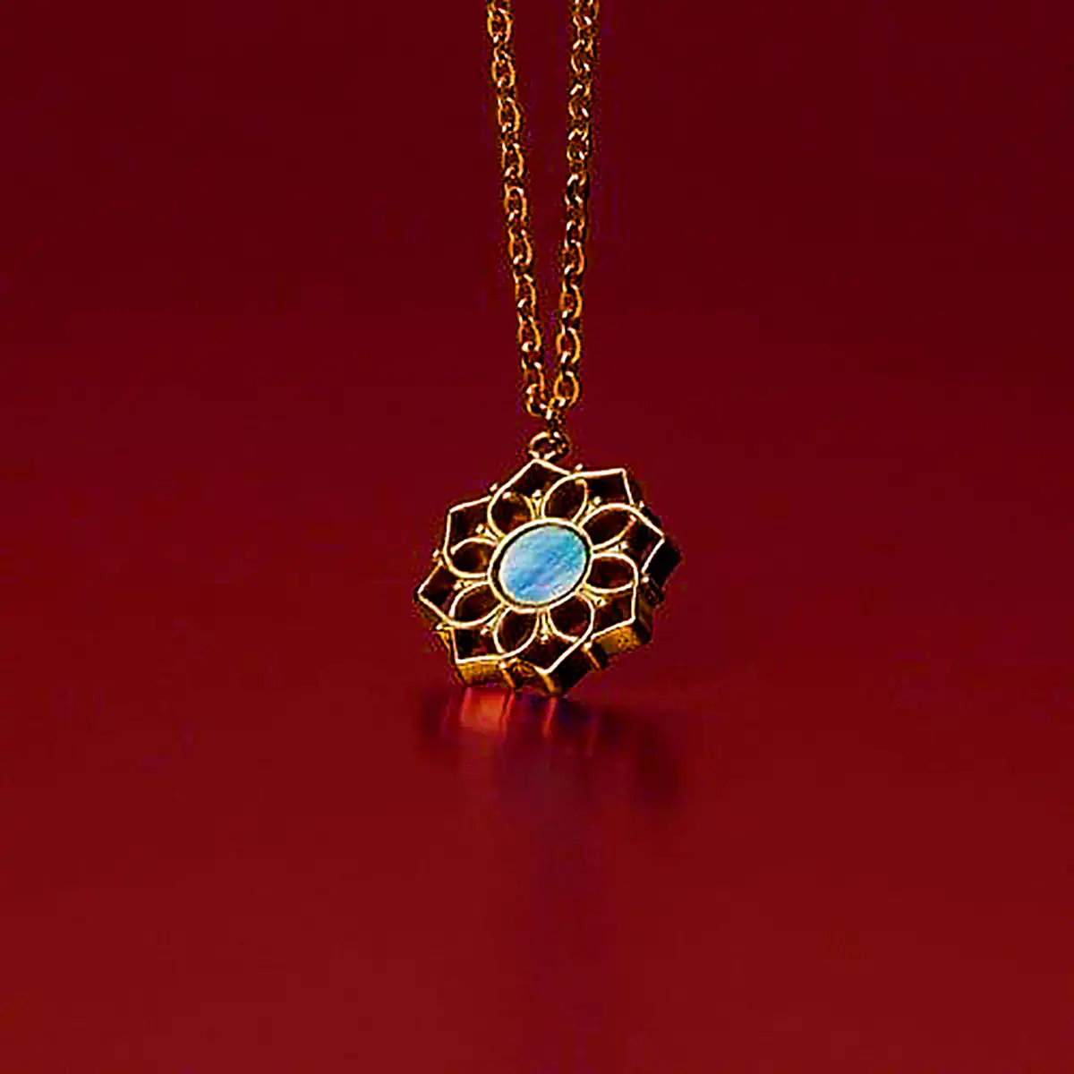 گردنبند مشبک طرحدار 