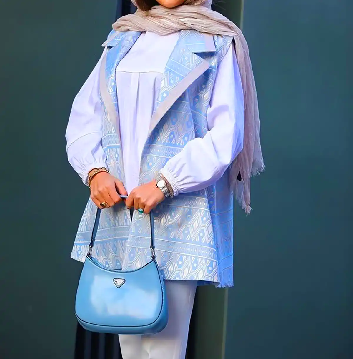 مانتو مجلسی آبی کارشده