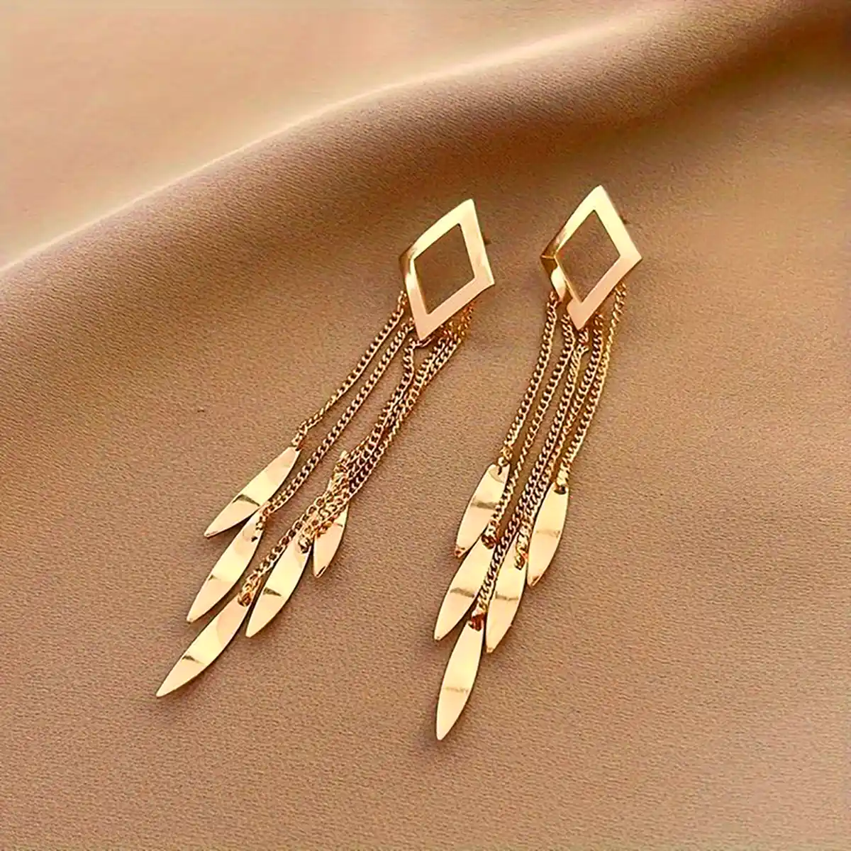 گوشواره طلای ریسه‌ای