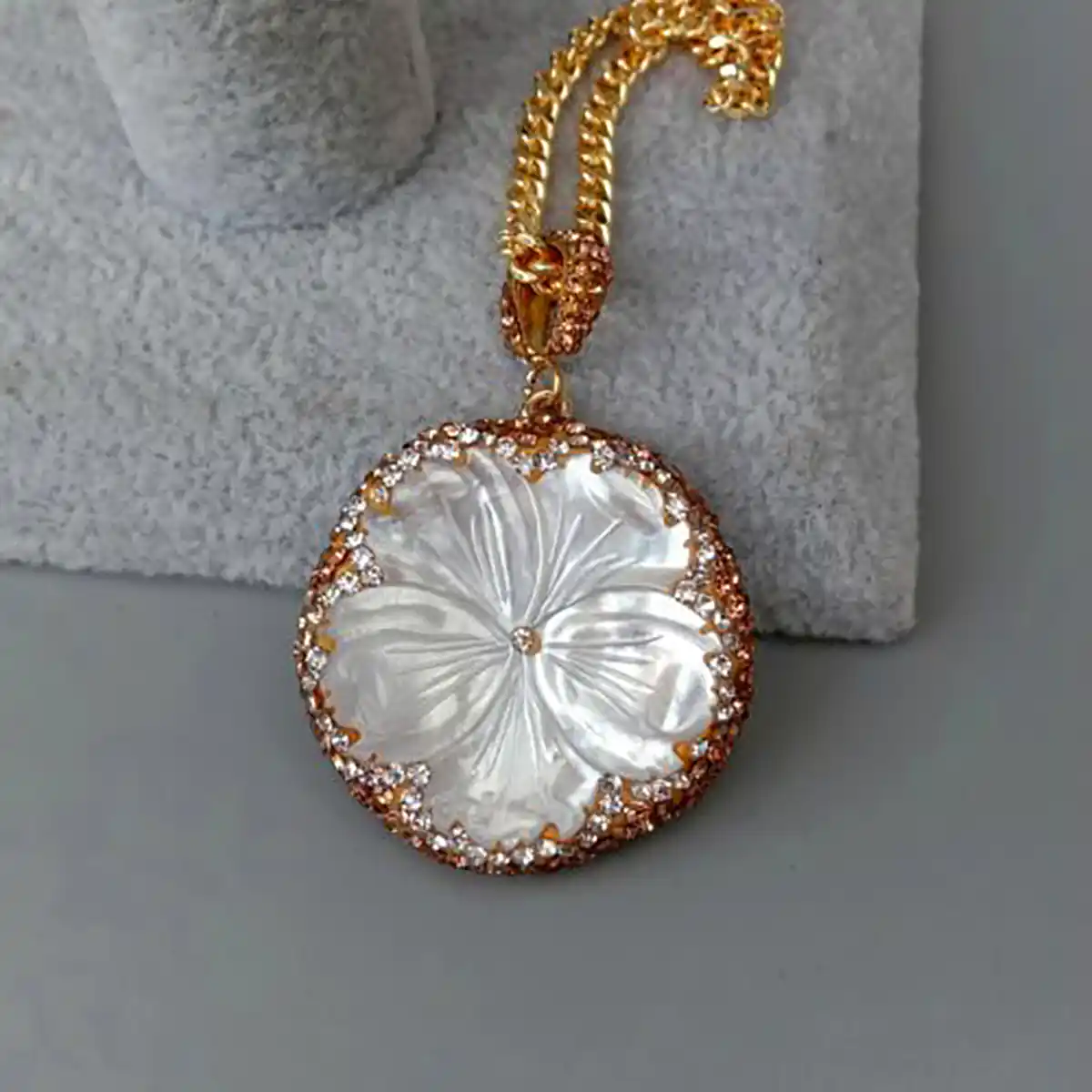 آویز گردنی نگین رنگی