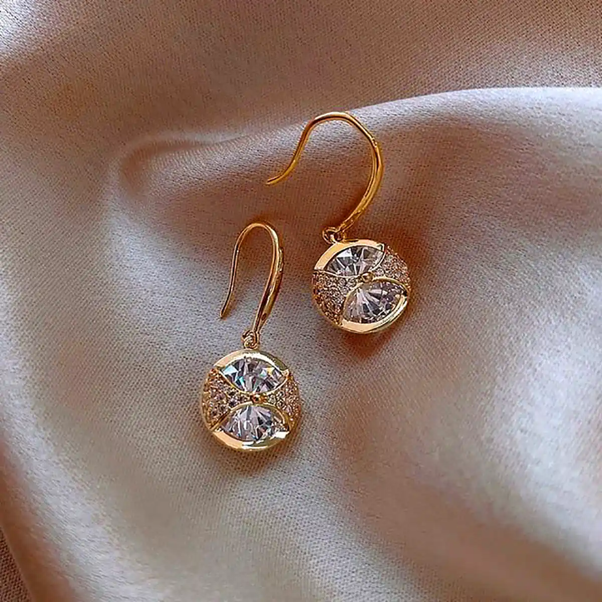 گوشواره طلای کلاسیک با نگین