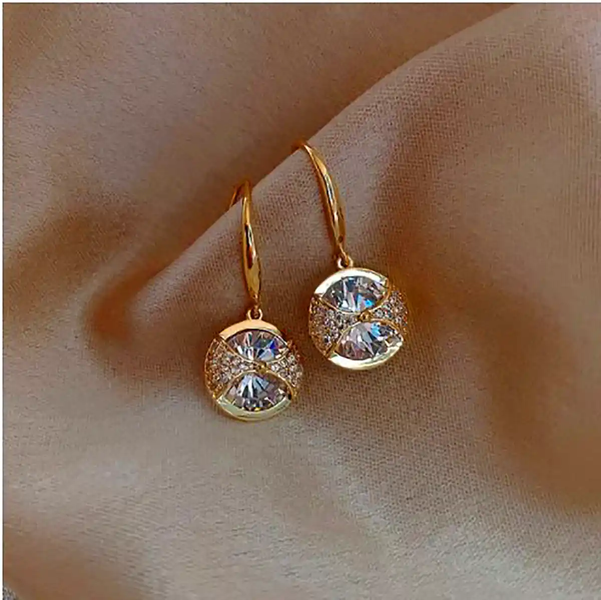 گوشواره طلای کلاسیک با نگین