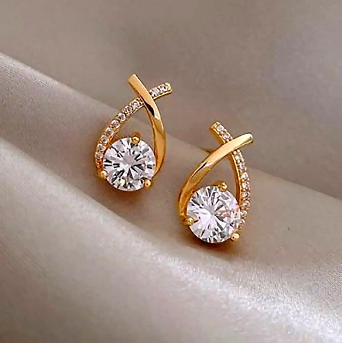 گوشواره طلای کلاسیک با نگین