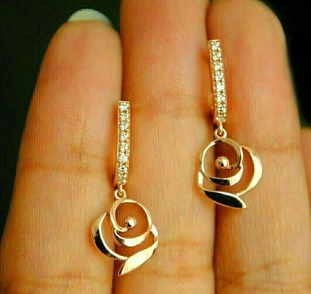 گوشواره طلای کلاسیک با نگین