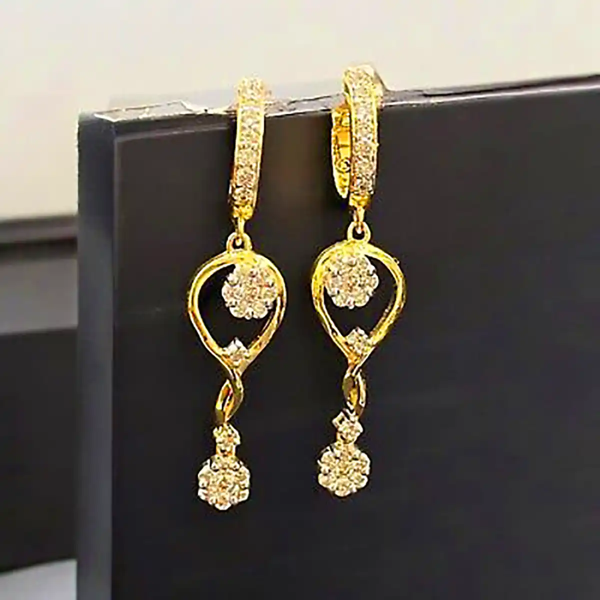 گوشواره طلای کلاسیک با نگین
