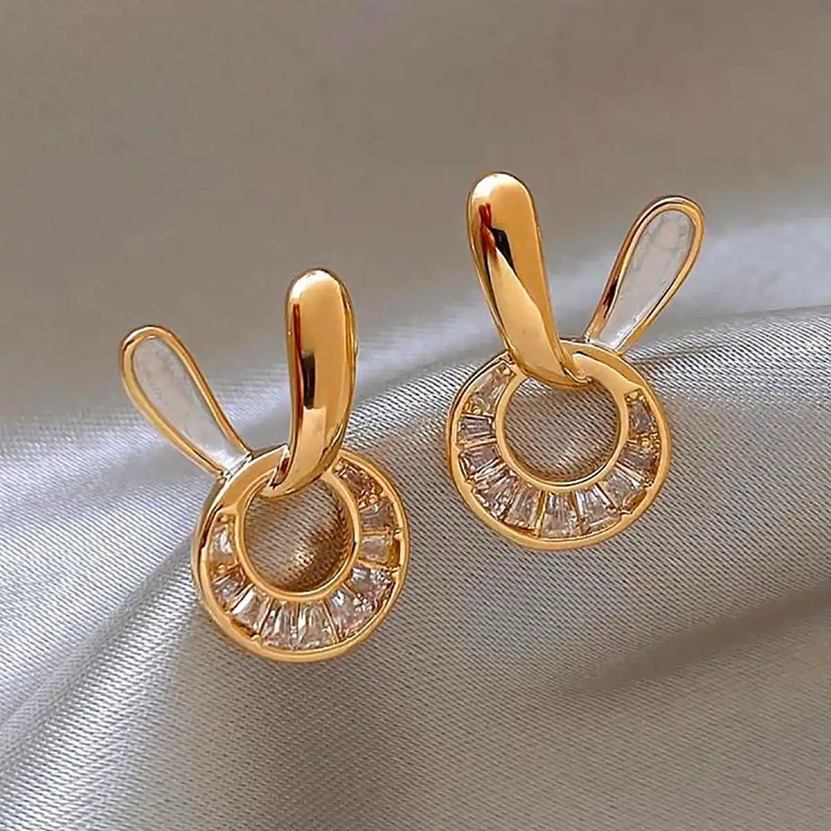 گوشواره طلای کلاسیک با نگین