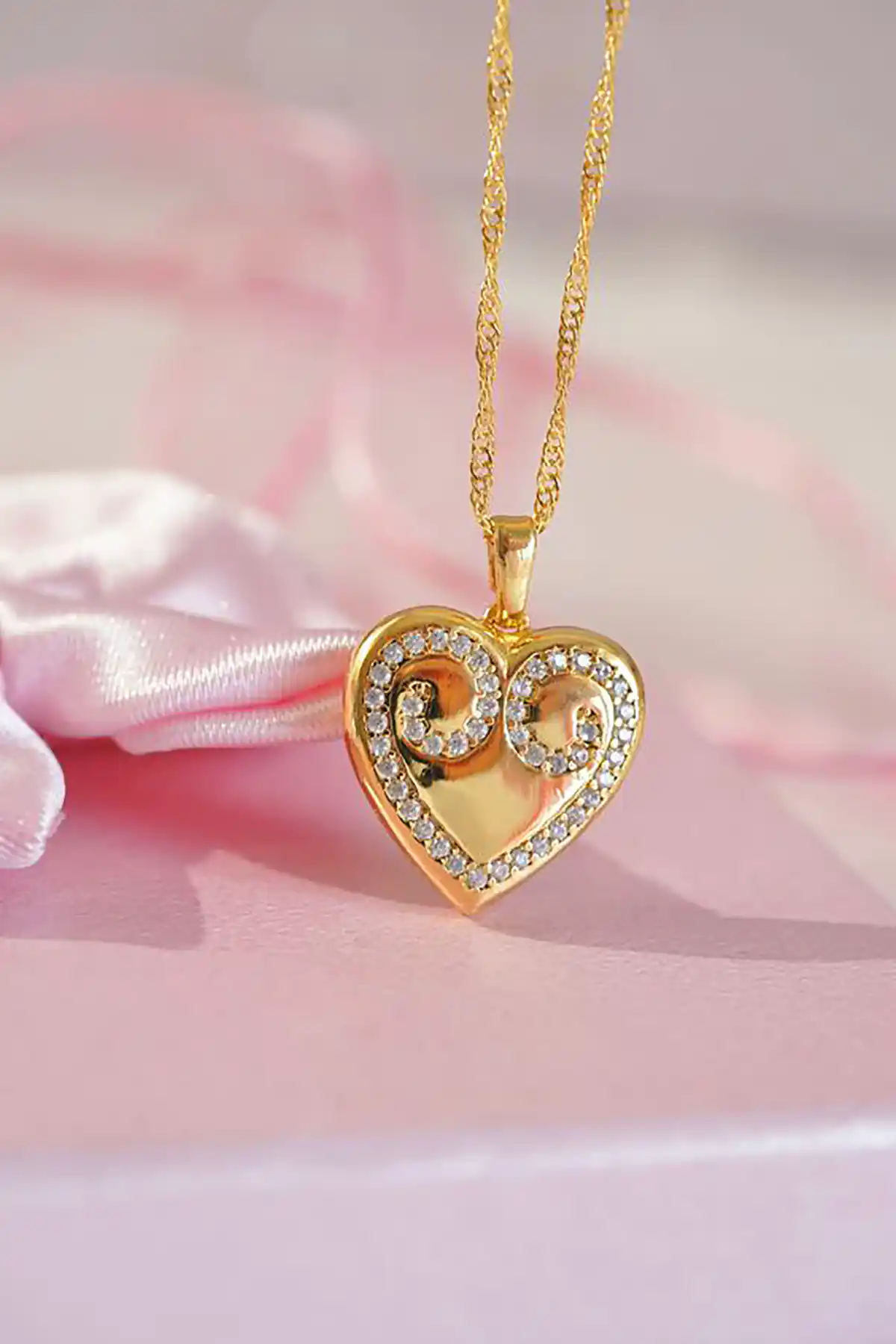 آویز طلای شیک و منحصر‌به‌فرد