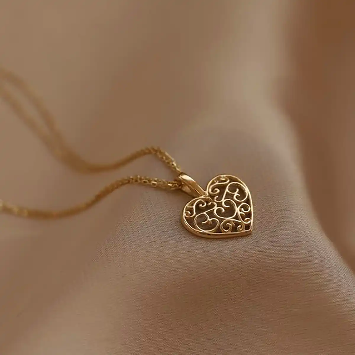 آویز طلای شیک و منحصر‌به‌فرد