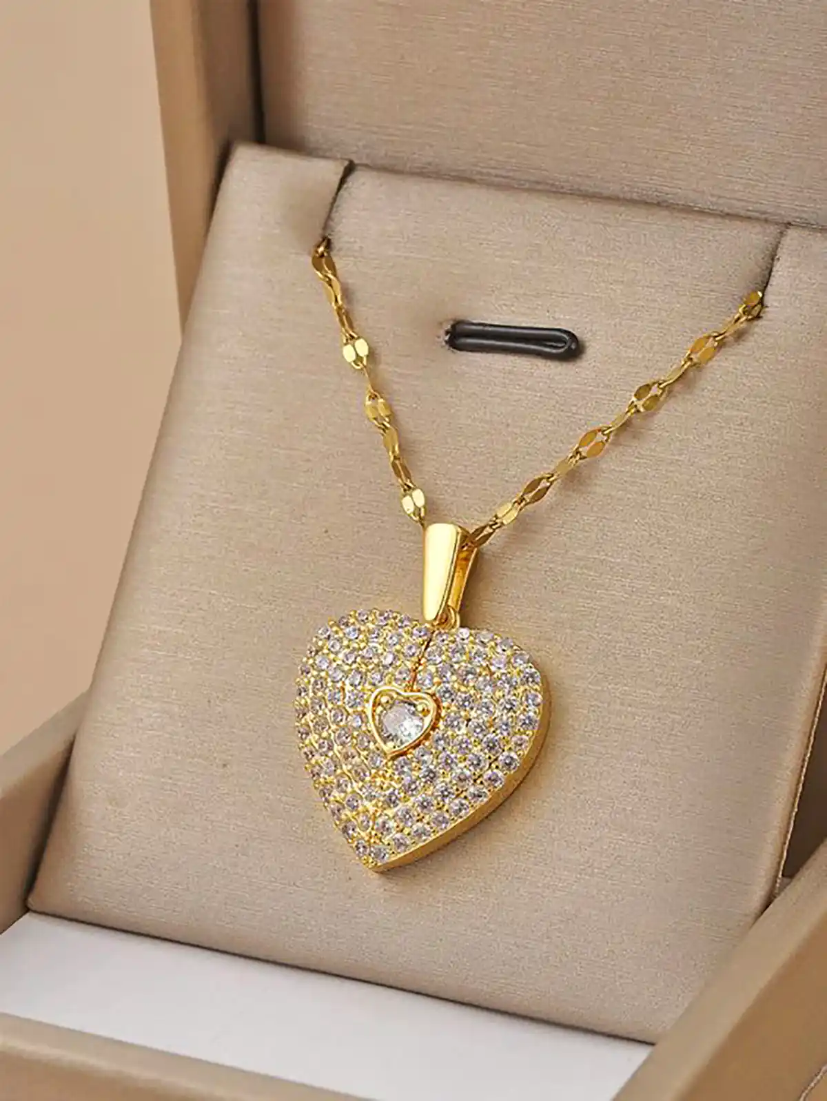 آویز طلای شیک و منحصر‌به‌فرد