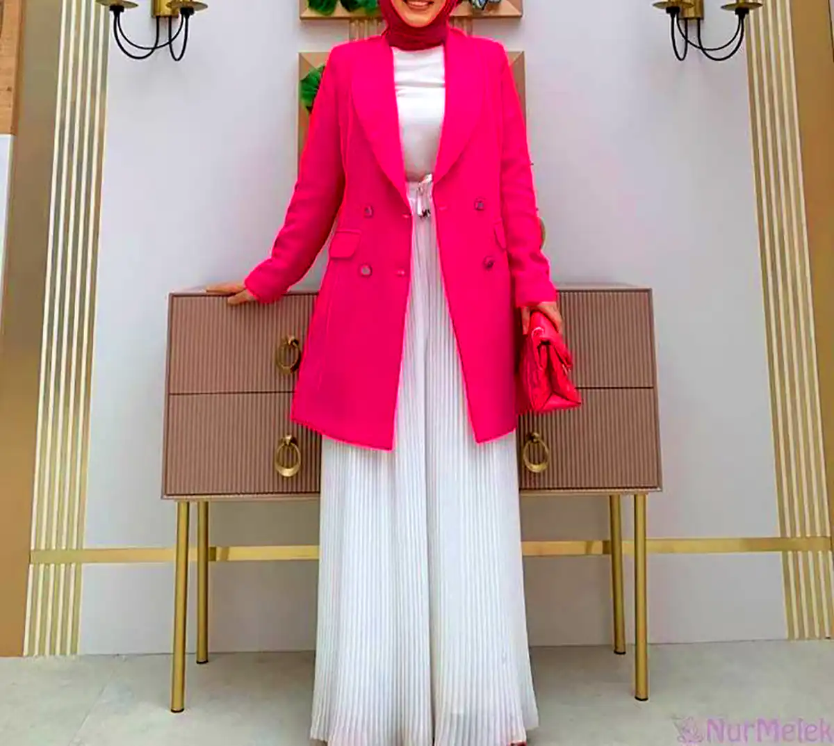 استایل زنانه با دامن پلیسه