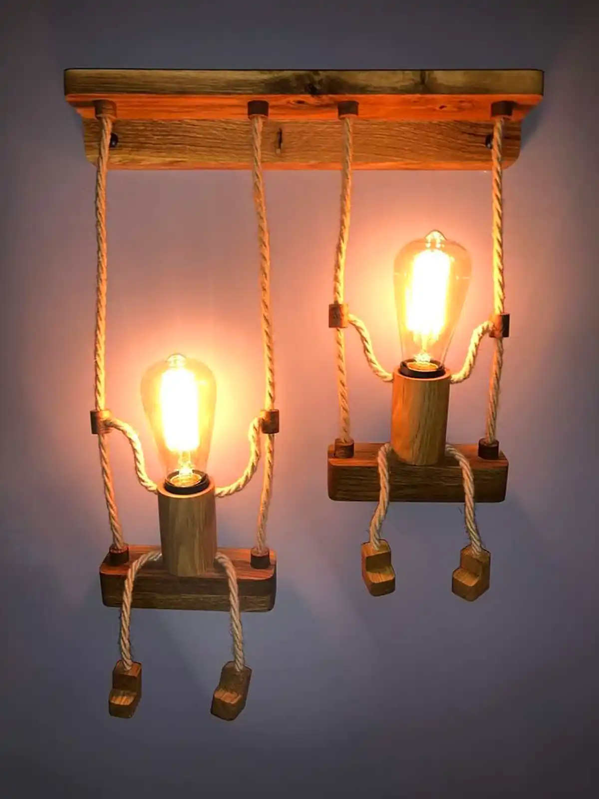 چراغ مطالعه با طراحی خاص