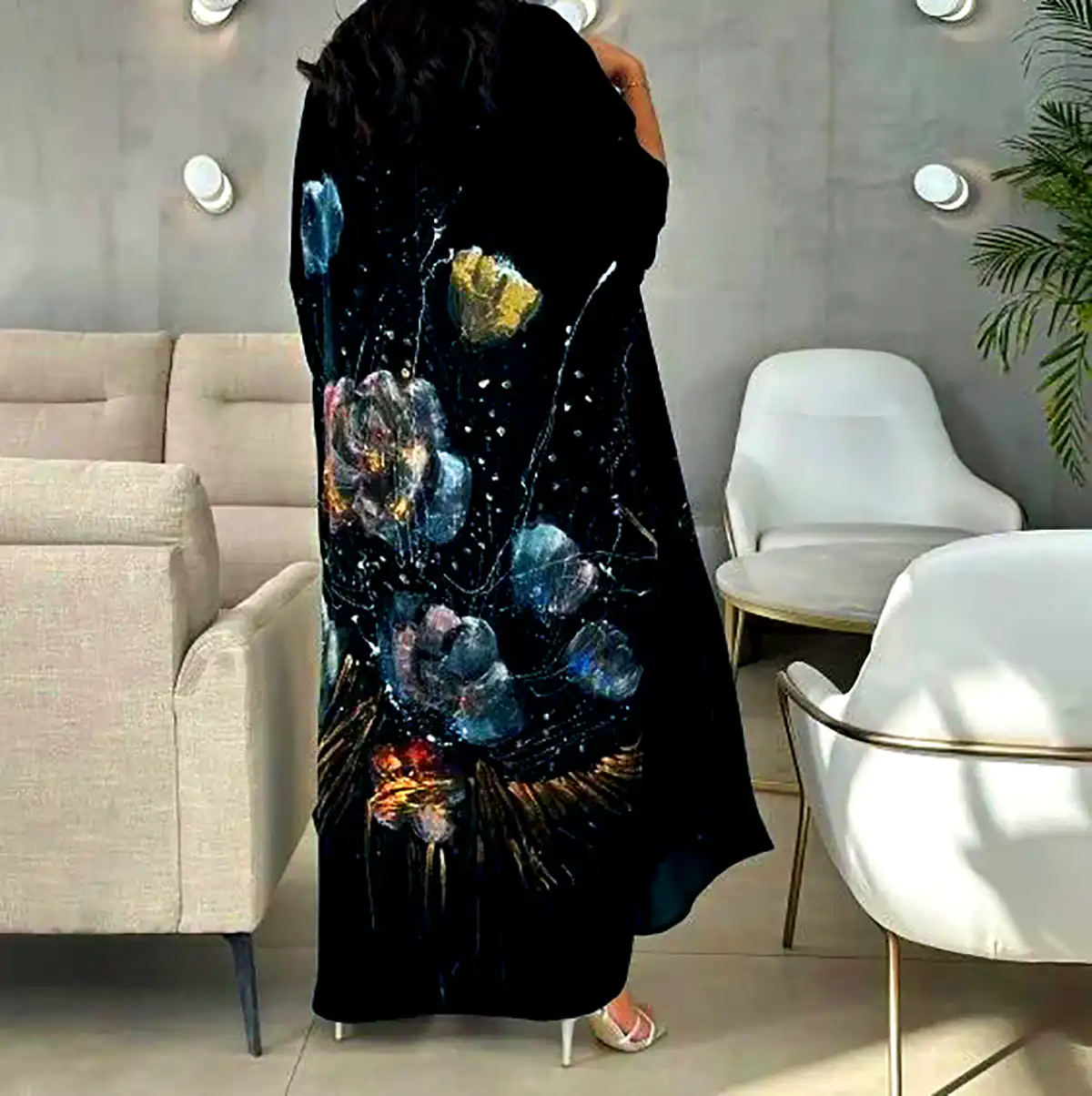 عبا مشکی گلدوزی شده