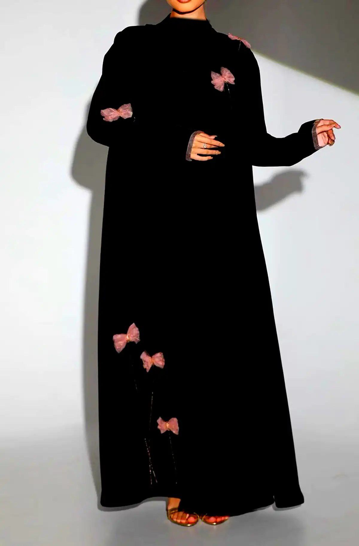 عبا مشکی گلدوزی شده