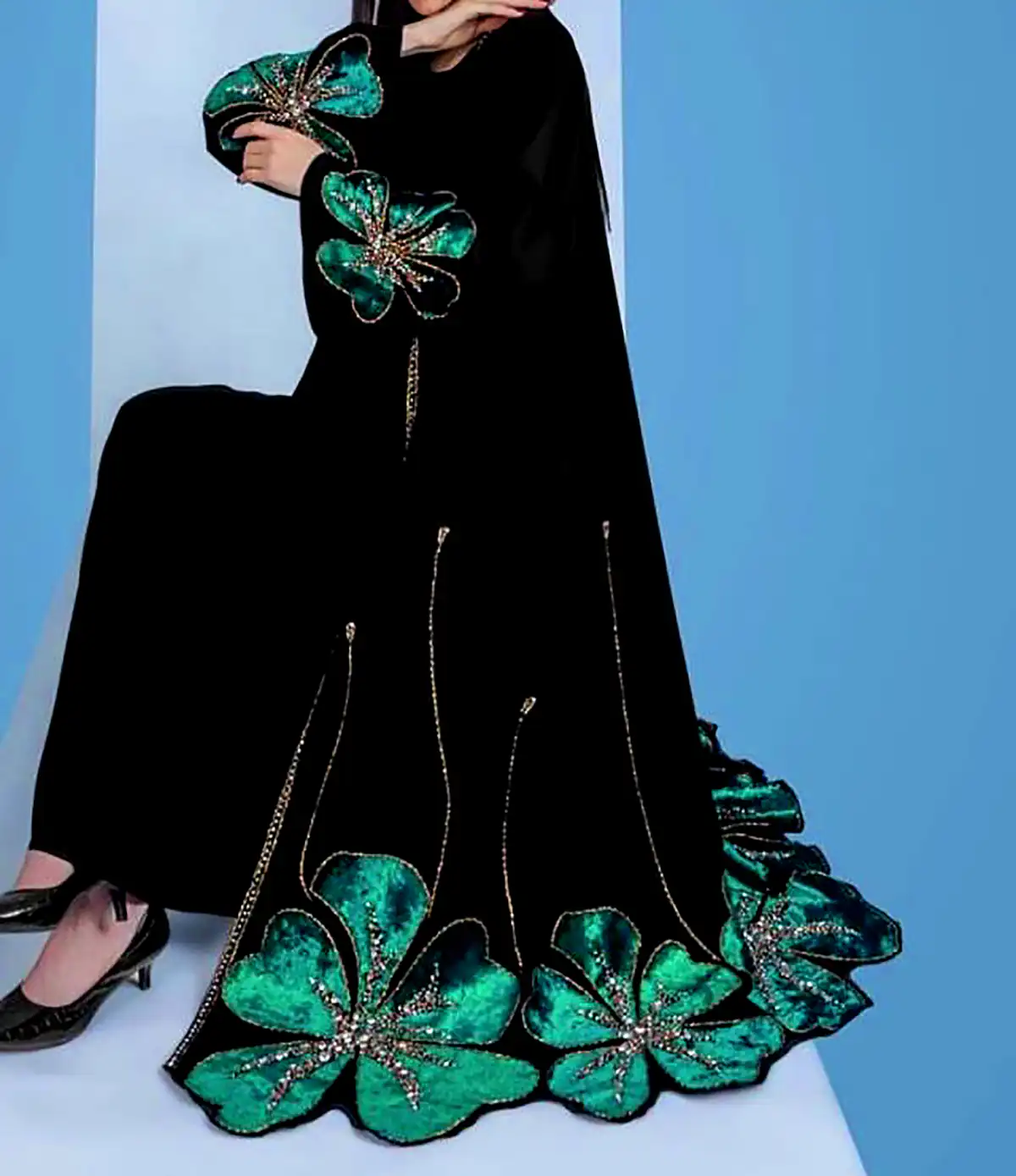 عبا مشکی گلدوزی شده