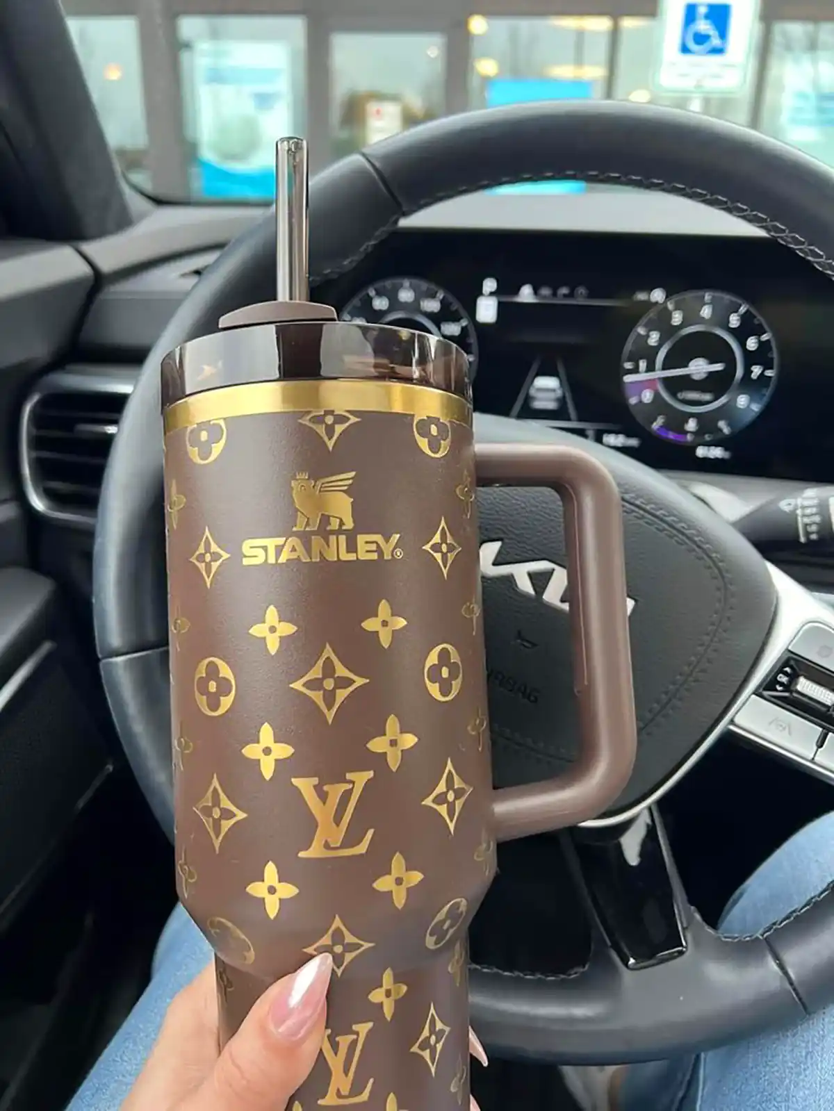 لیوان اسموتی فانتزی مدرن (جدیدترین مدل های ترند امسال ۱۴۰۴ - ۲۰۲۵) لیوان اسموتی فانتزی مدرن