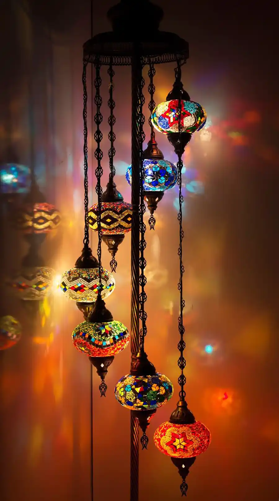 آباژور کنار سالنی مدرن