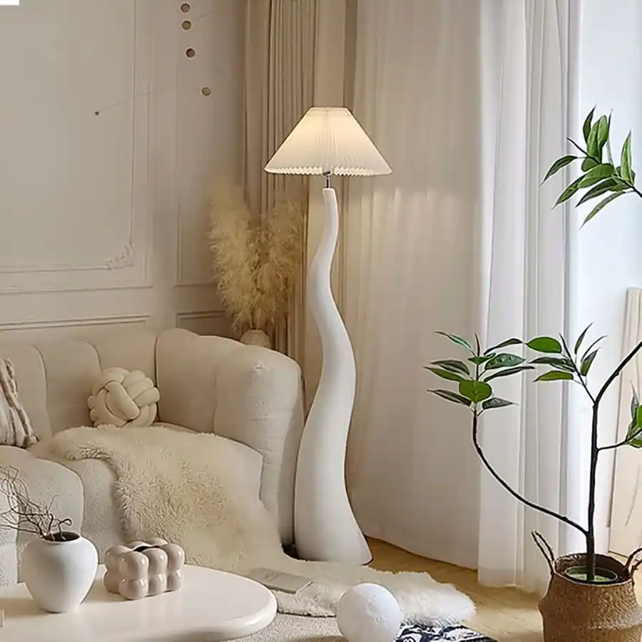 آباژور کنار سالنی مدرن