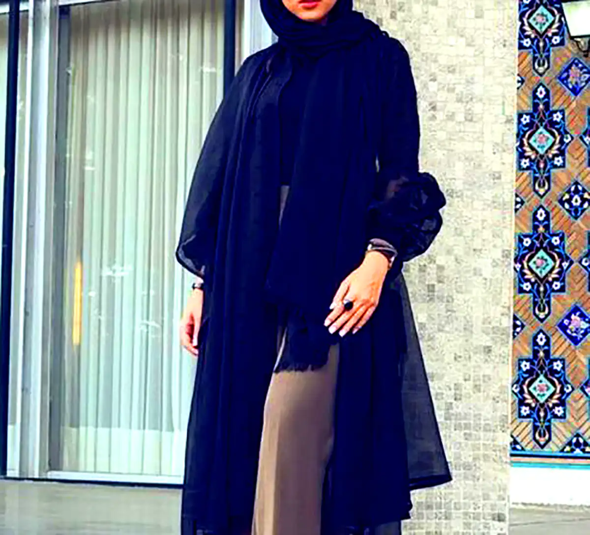 مانتو سرمه‌ای خوش‌رنگ