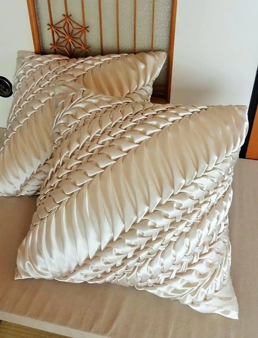 کوسن گلدوزی سه بعدی ساتن
