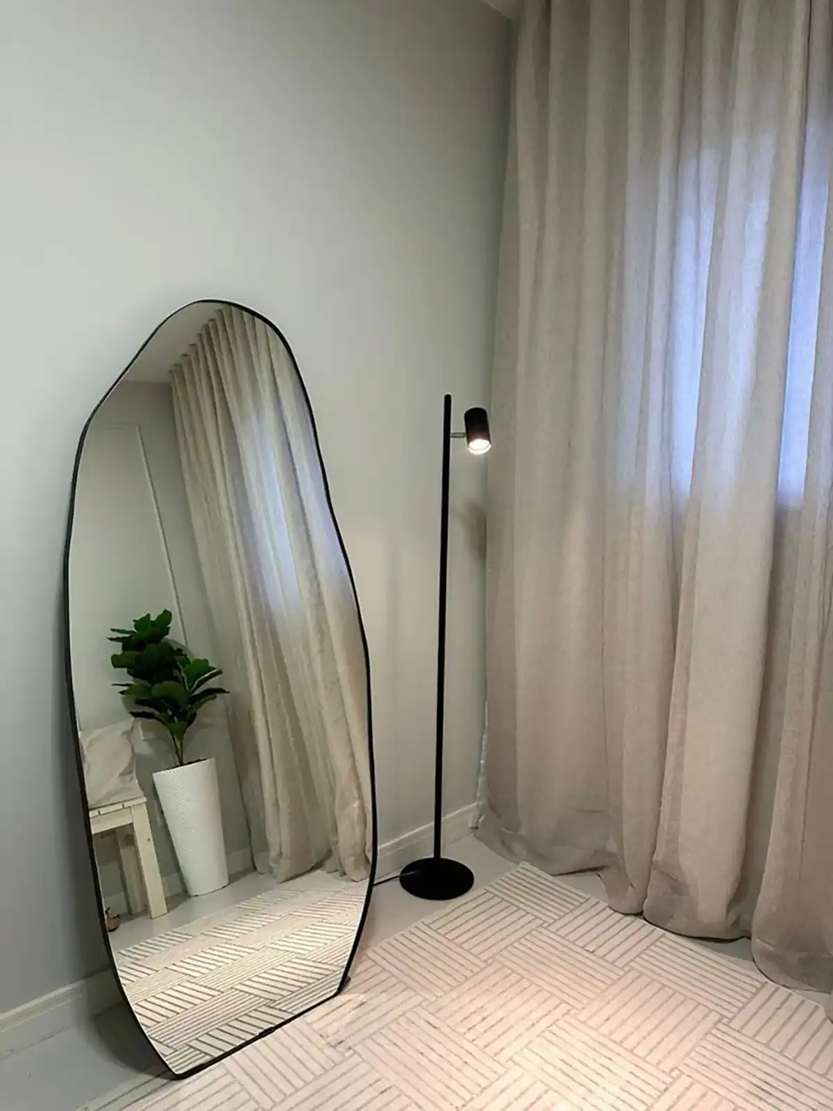 آینه دفرمه قدی
