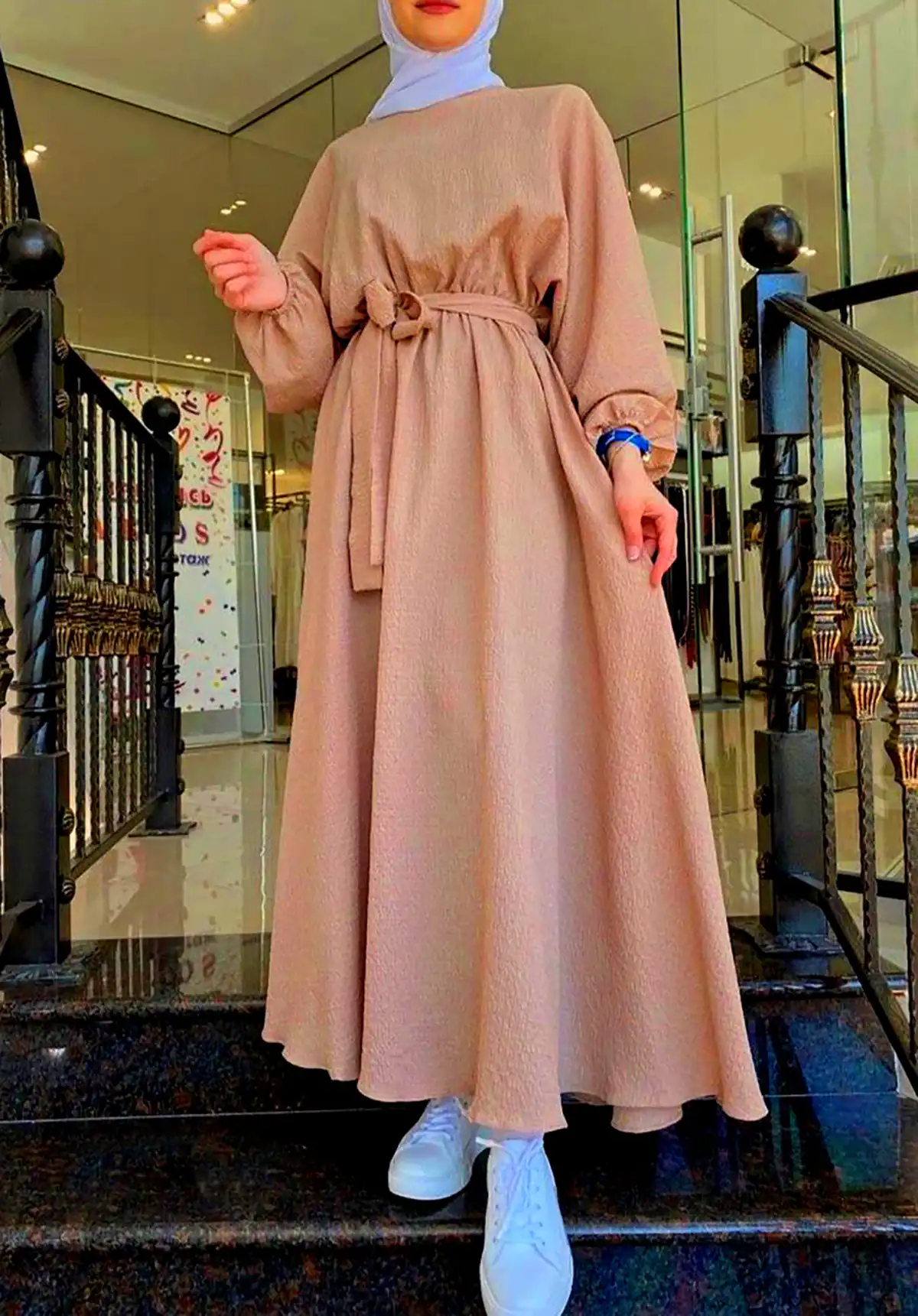 پیراهن طرحدار رنگی و شاد