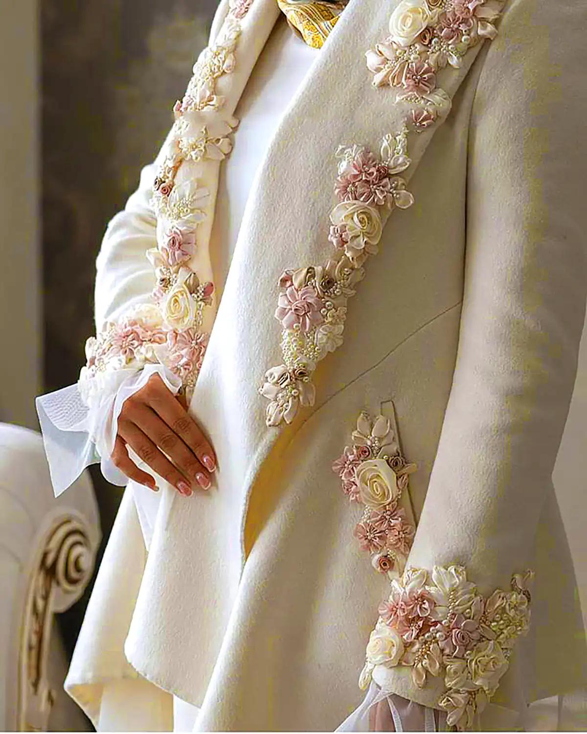 مانتو مجلسی سفید شیری