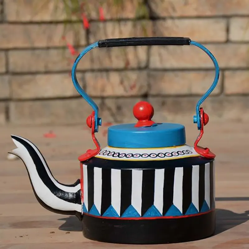 کتری چای نقاشی شده با دست