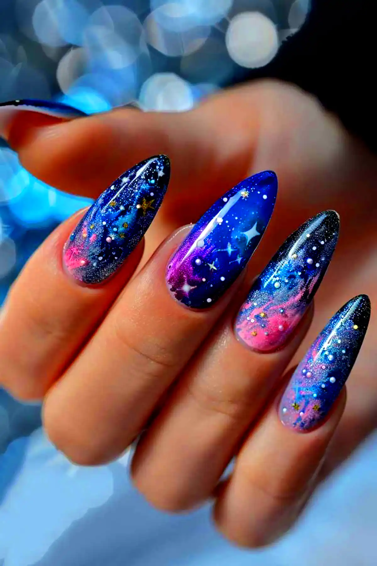 طرح ناخن نوک تیز کهکشانی (جدیدترین مدل های ترند امسال ۱۴۰۴ - ۲۰۲۵) طرح ناخن نوک تیز کهکشانی