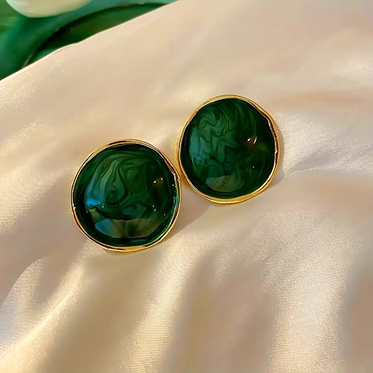 گوشواره ساده و گرانبها سنگی