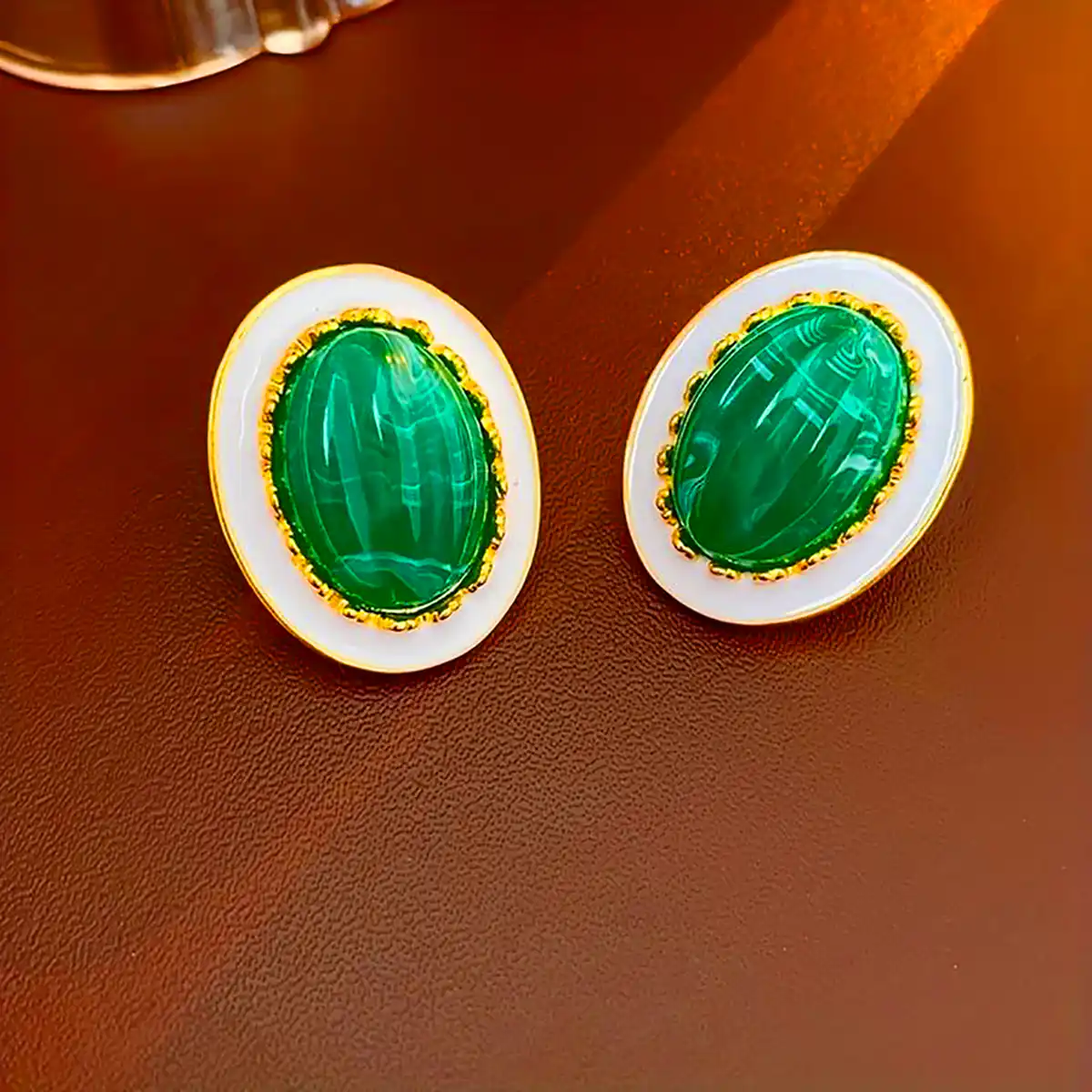 گوشواره ساده و گرانبها سنگی