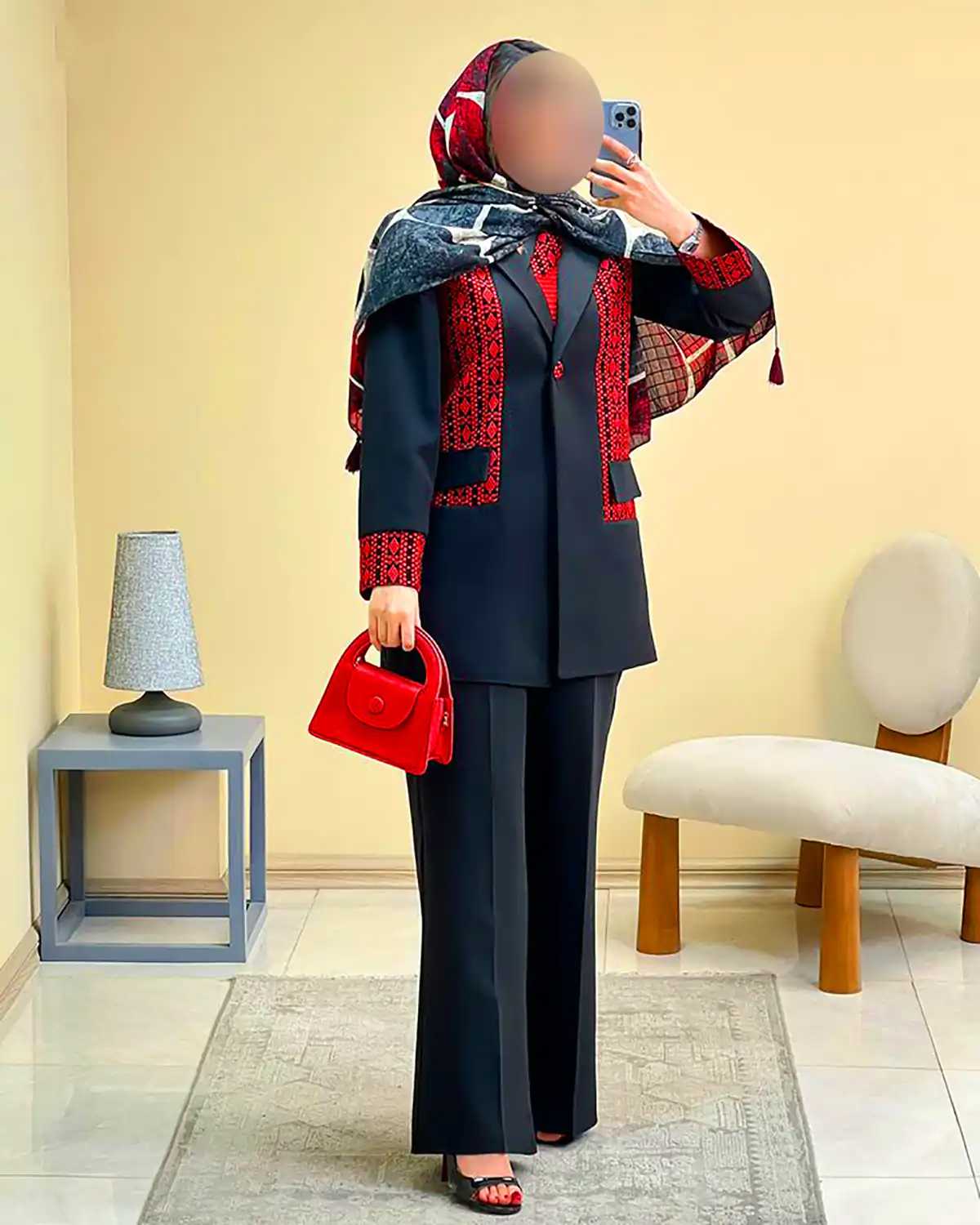 تیپ زمستونی شیک با مانتو چری