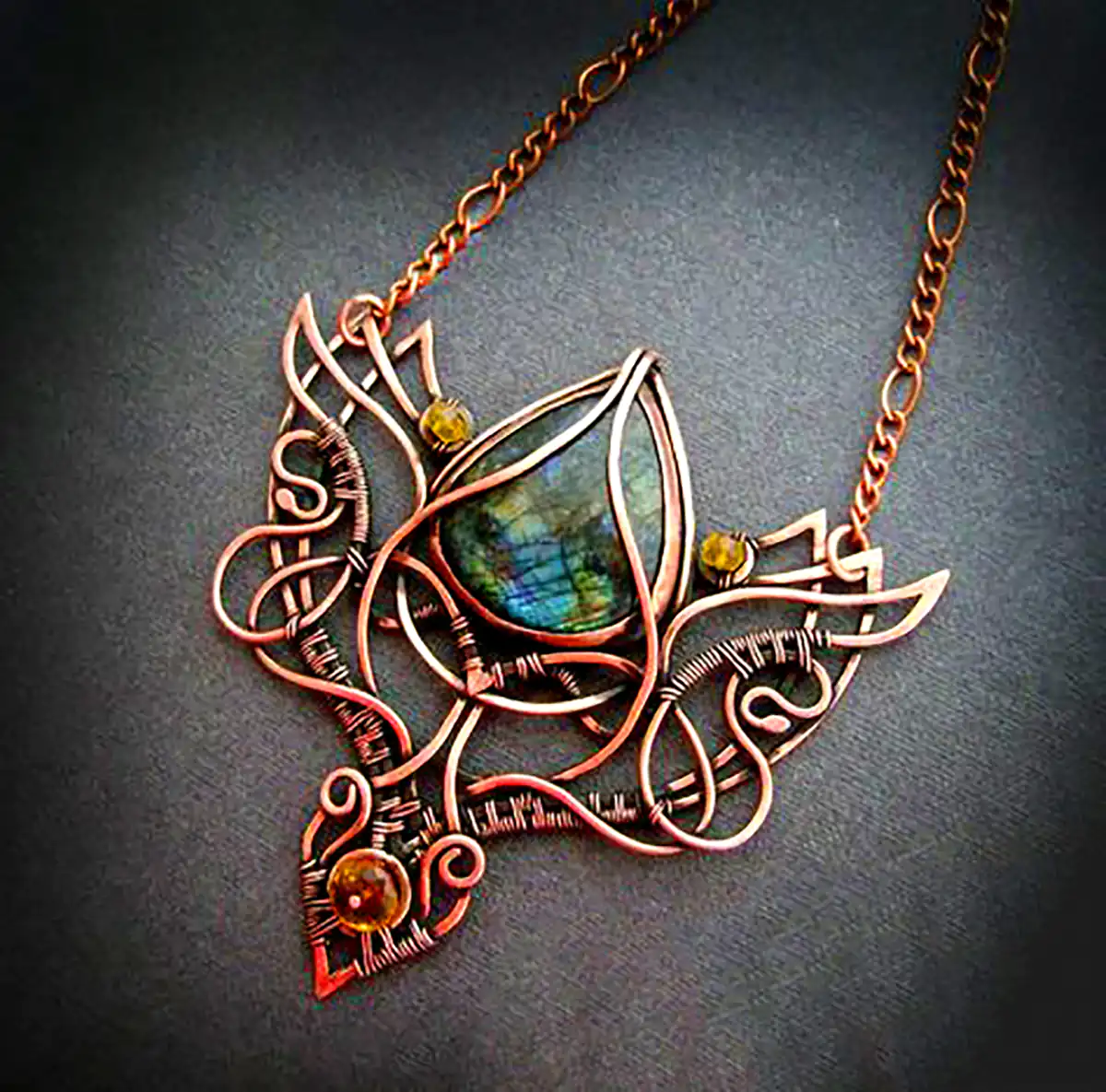 تو گردنی شیک برنجی 