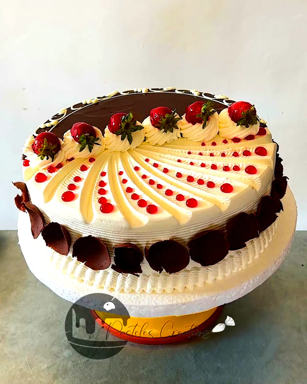 کیک تولد شکلاتی