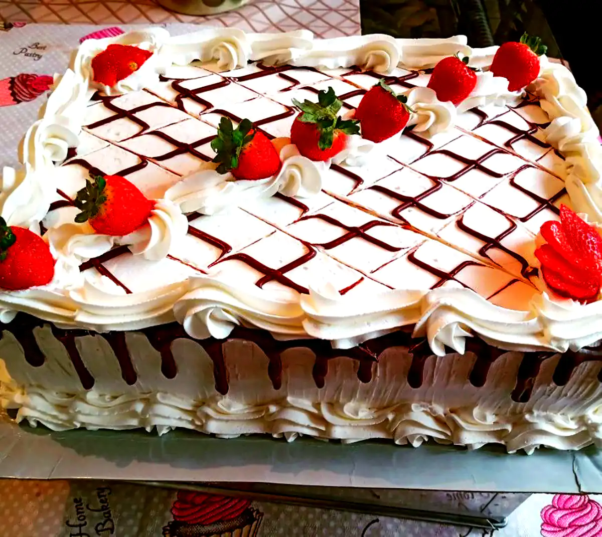 کیک تولد شکلاتی