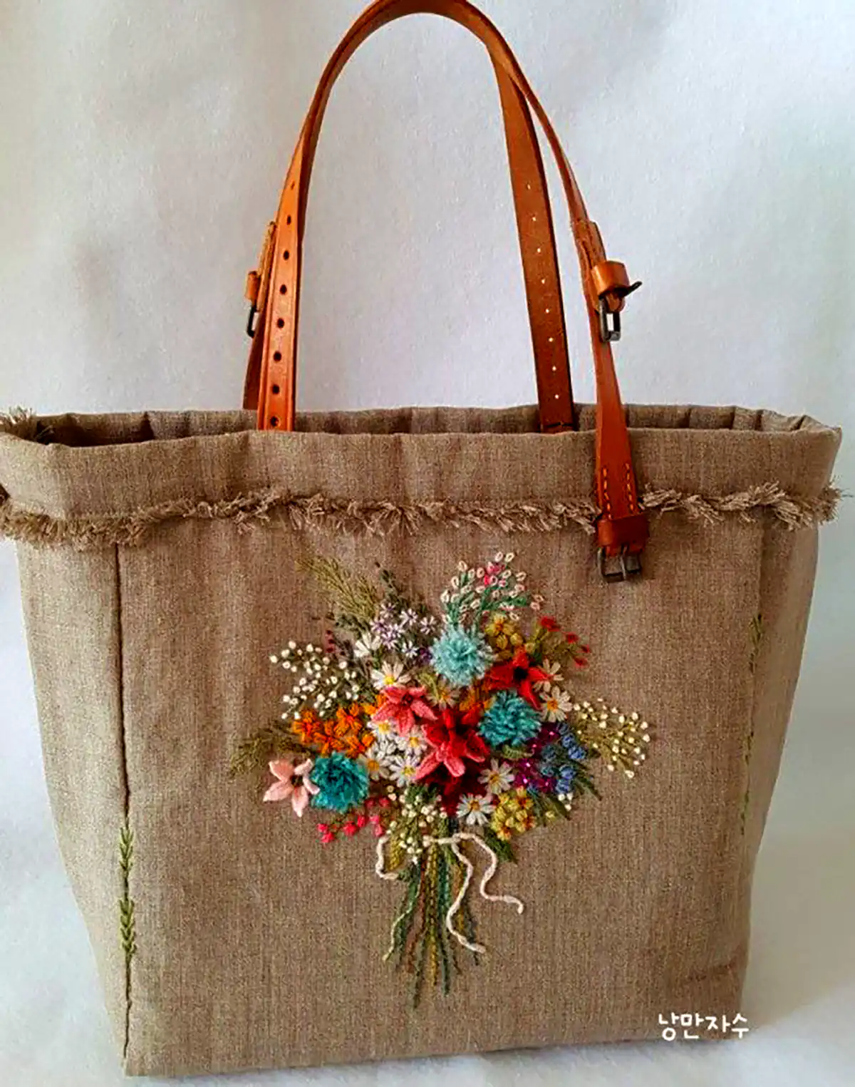 ساک دستی گلدوزی شده