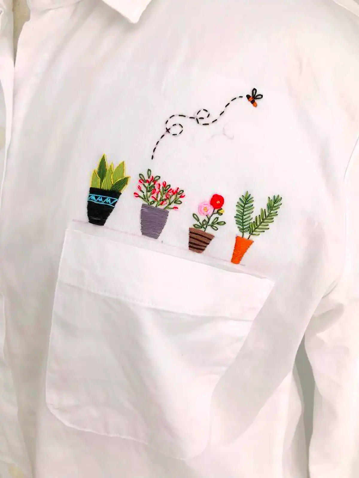 گلدوزی خاص روی لباس