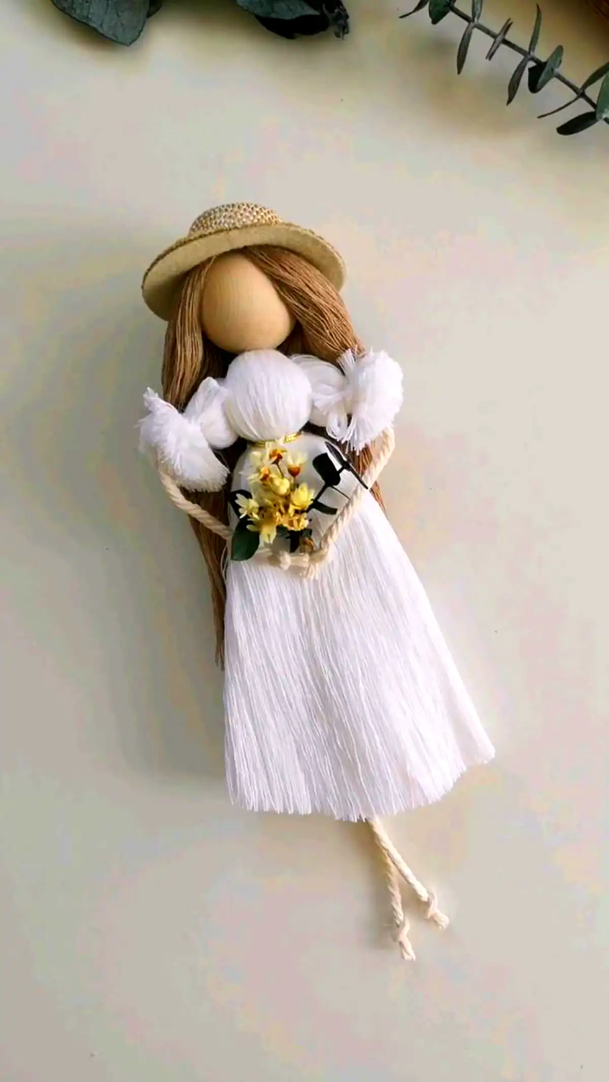عروسک دختر مکرومه