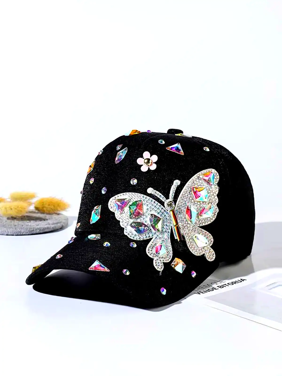 کلاه نقابدار نگینی