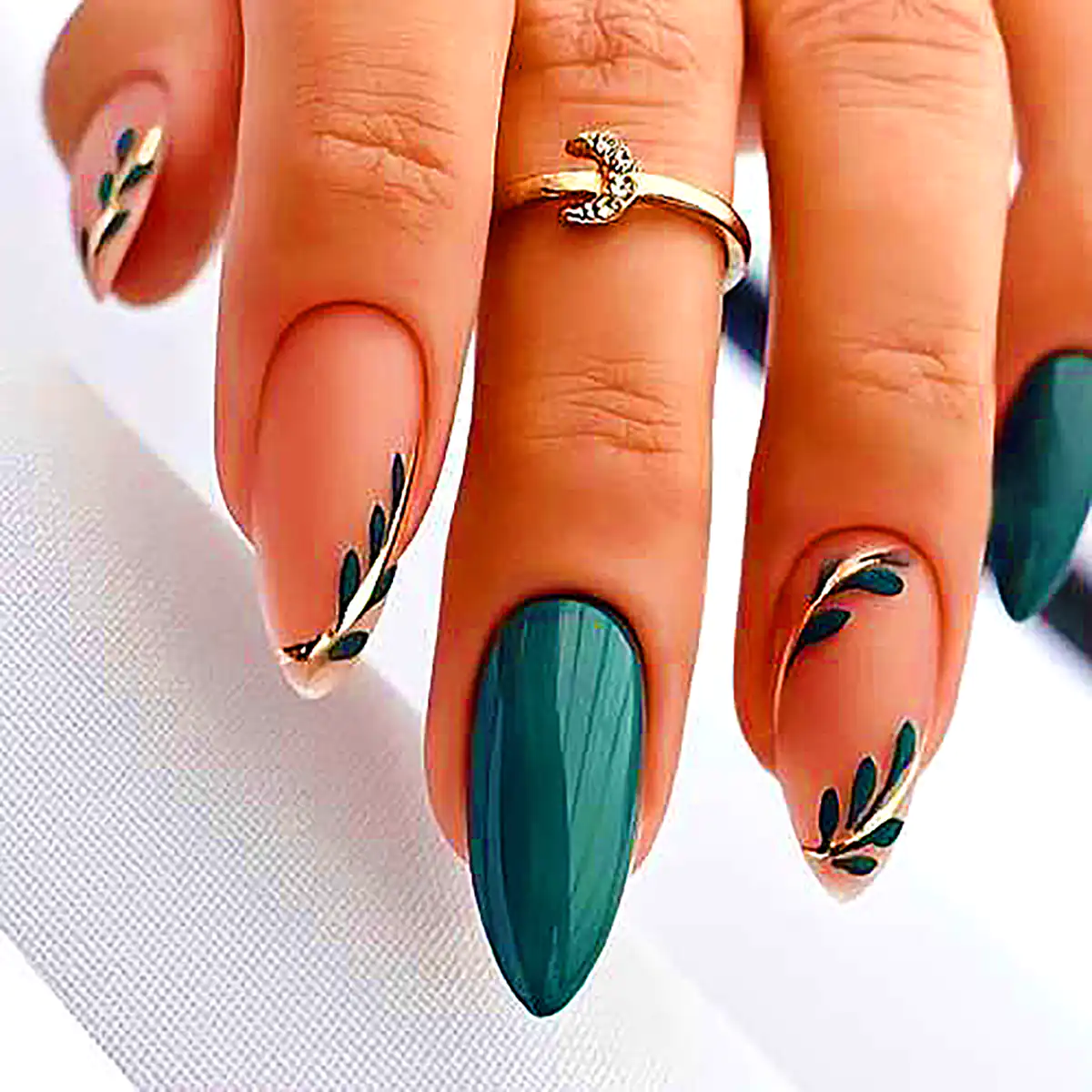 طرح ناخن سبز باکلاس ۲۰۲۴ 