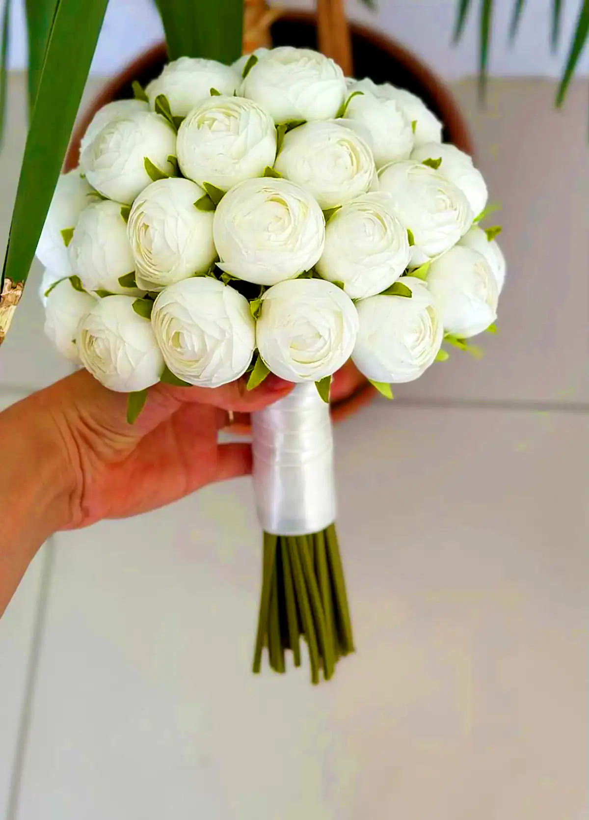دسته گل سفید امروزی (جدیدترین مدل های ترند امسال ۱۴۰۴ - ۲۰۲۵) دسته گل سفید امروزی