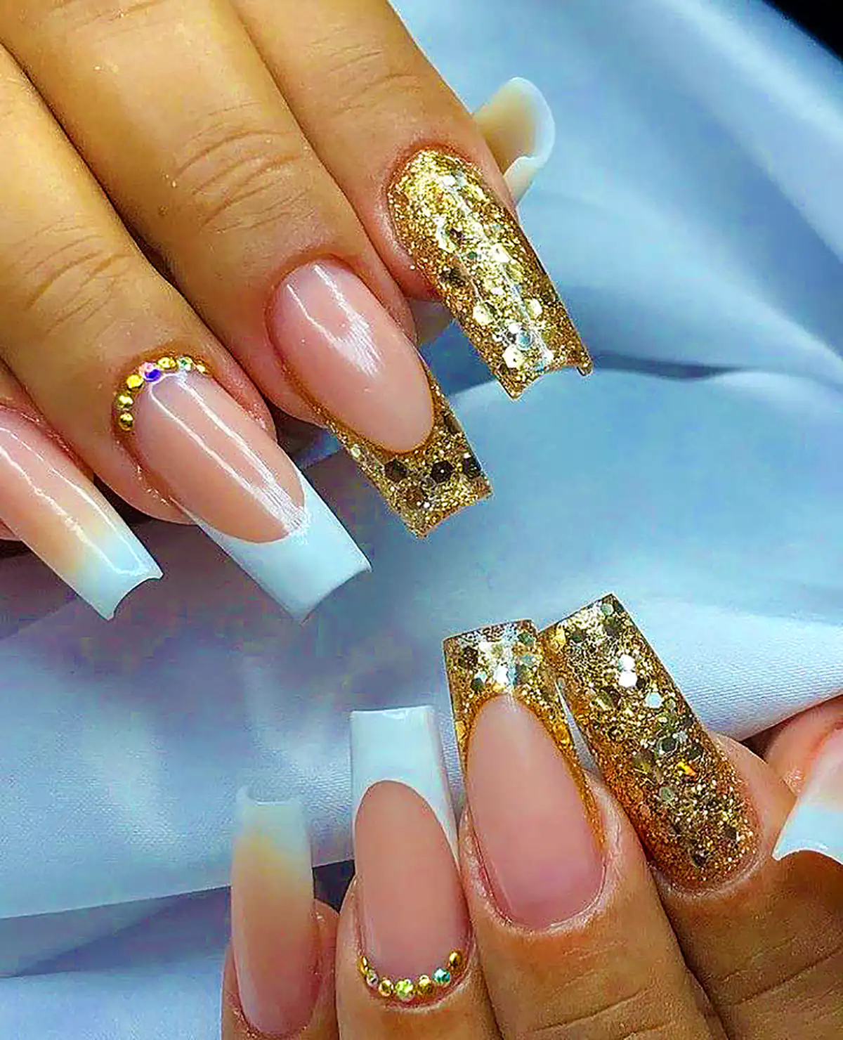 طراحی ناخن لاکچری طلایی