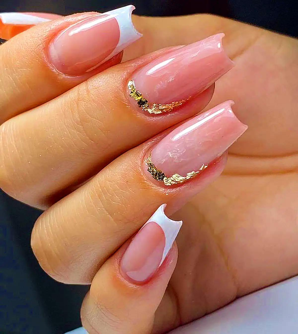 طراحی ناخن لاکچری طلایی