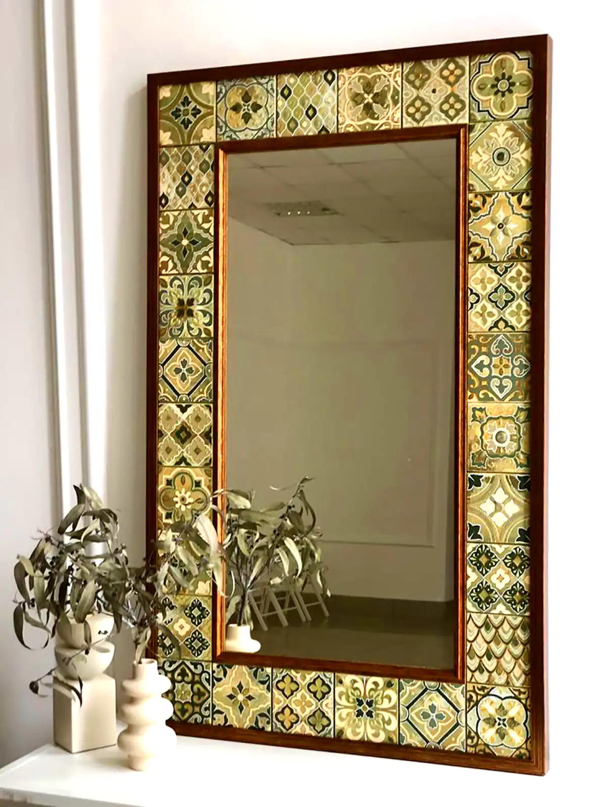 آینه کلاسیک با قاب سنتی